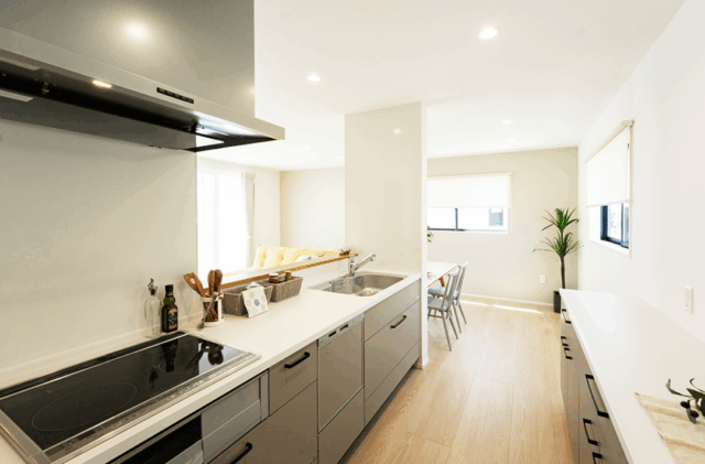 18帖LDKとファミリールームを備えたのびやかでフレキシブルな2階建て - タカスギ - キッチン