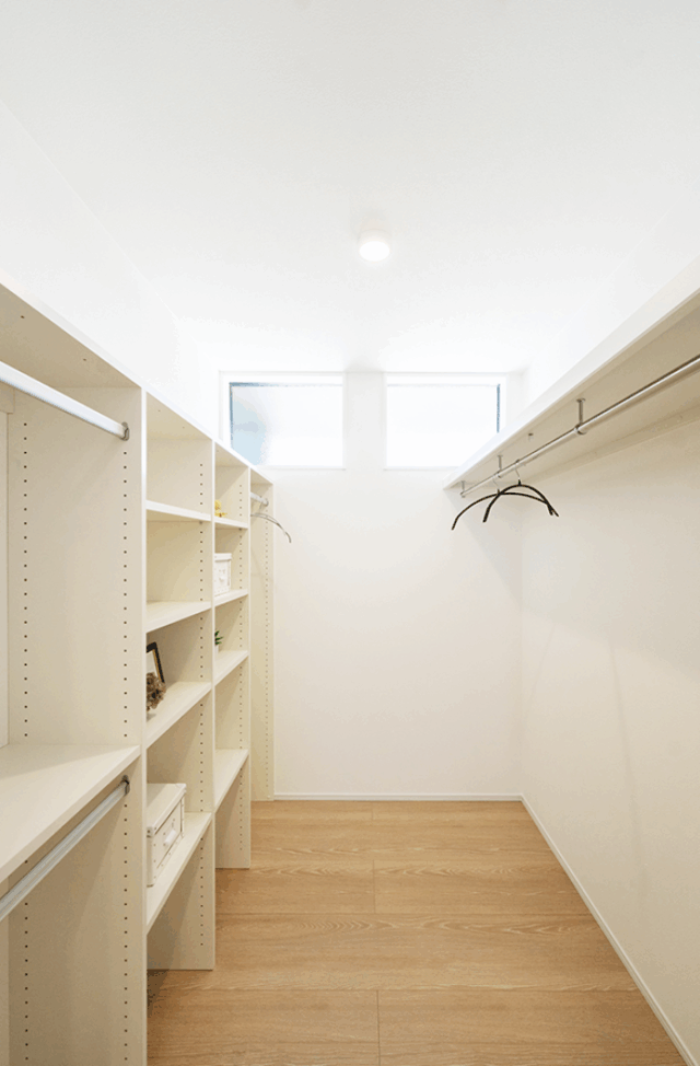 18帖LDKとファミリールームを備えたのびやかでフレキシブルな2階建て - タカスギ - WIC