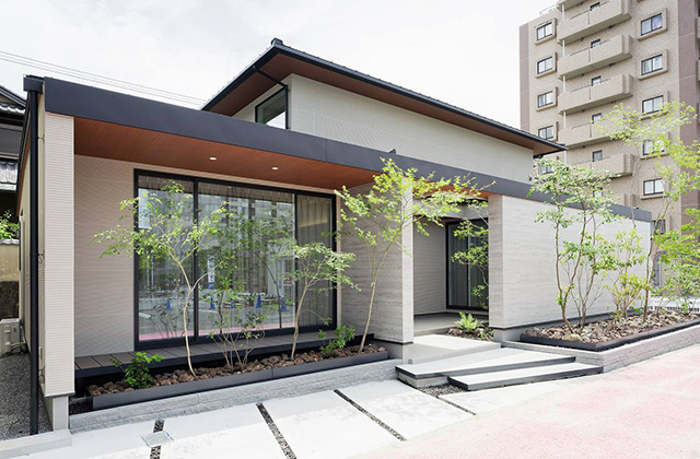 デッキ - KAB住宅展示場「地震に強い免震工法のサウナ付き二世帯住宅」(熊本市) - タカスギ