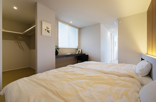 寝室 - KAB住宅展示場「地震に強い免震工法のサウナ付き二世帯住宅」(熊本市) - タカスギ