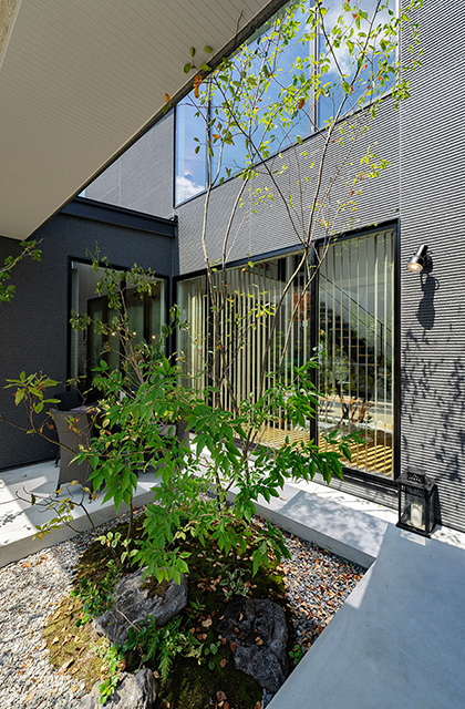 中庭 - KKT合志住宅展示場「縁側×中庭が織りなす和モダンな平屋+αの住まい」(合志市) - タカスギ