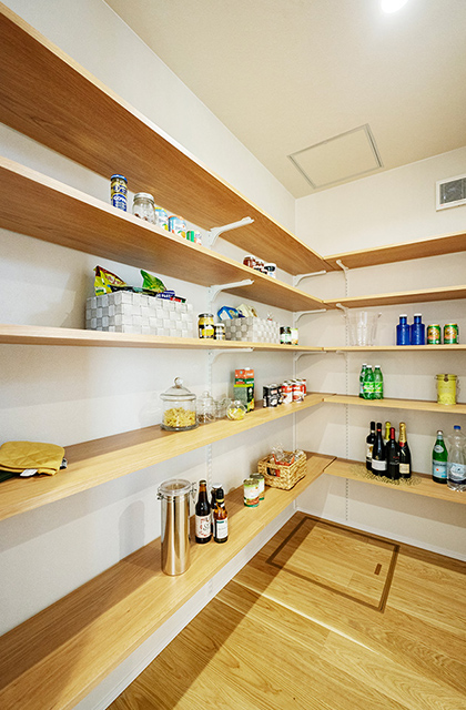 収納 - KKT合志住宅展示場「縁側×中庭が織りなす和モダンな平屋+αの住まい」(合志市) - タカスギ