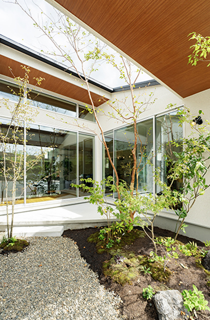 中庭 - 八代住宅展示場「部屋全体に視線が通るテラスと中庭のある平屋」(八代市) - タカスギ