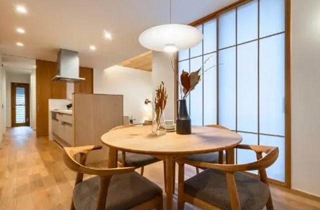 LDK -【熊本市南区】忙しい私を「OFF」にする「究極の和モダン」な家「ナラ無垢床が香る段下がりリビングのある家」(熊本市) - 悠悠ホーム