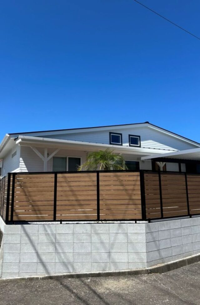 22.5帖の大空間LDKとインナーガレージを備えたカリフォルニアスタイルの平屋 - アキ・ハウジング - 外観