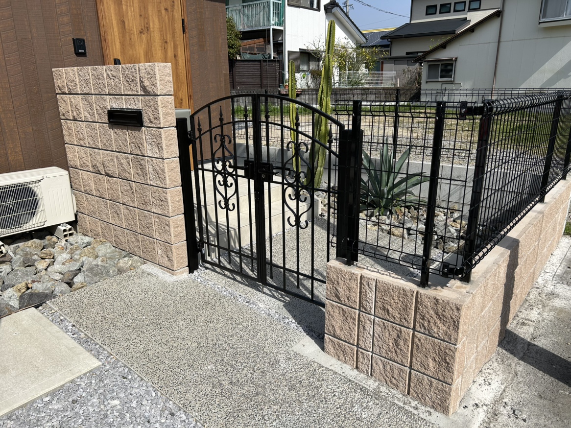 玄関へのアプローチ - 新名爪2階建てモデルハウス「有名建築士デザインの高性能規格住宅」(宮崎市新名爪)