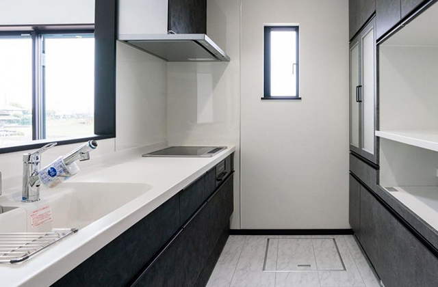 キッチン - モノトーンを基調としたオシャレな2階建てZEH住宅 - デザインハウス宮崎
