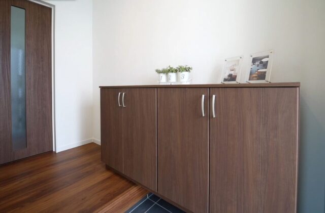 恒久建売Ⅰ「広々とした18帖のLDKと充実した収納スペースが魅力の平屋」(宮崎市) - トータルハウジング - 玄関