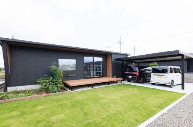 開放的なLDKと和室とお庭でデザイン性と機能性が共存する平屋 - 国分ハウジング - 外観・外構
