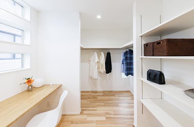 収納 - 宮崎展示場 2階建てモデルハウス「ホーロー素材のペニンシュラキッチンが主役になった家」(宮崎市) - 国分ハウジング
