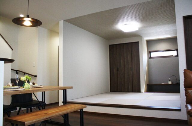 家族を見守る安心の間取りと光あふれるLDKが叶える機能美の2階建て - 向洋ハウジング - 小上がり和室