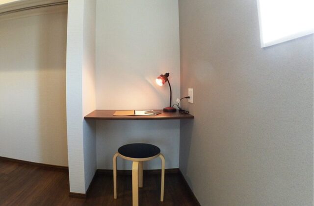 家族を見守る安心の間取りと光あふれるLDKが叶える機能美の2階建て - 向洋ハウジング - ワークスペース