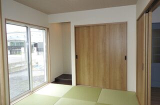 ネイビーと白のコントラストが映える爽やかで大人可愛い2階建て - 向洋ハウジング - 和室