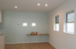 ネイビーと白のコントラストが映える爽やかで大人可愛い2階建て - 向洋ハウジング - ダイニング