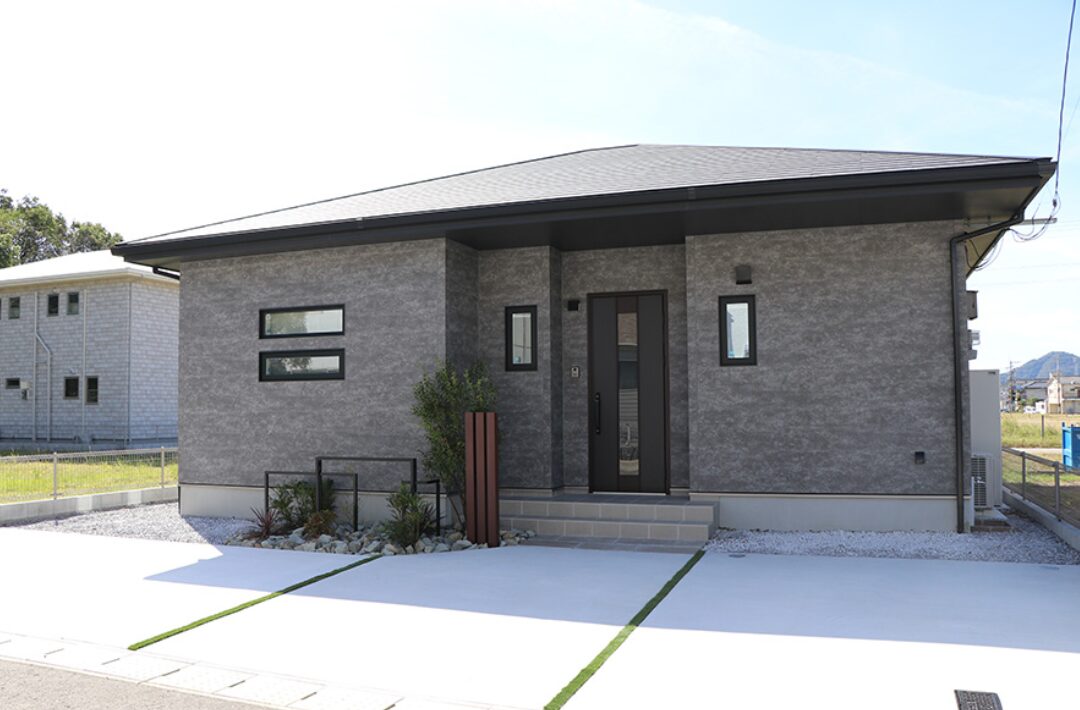 コンパクトな動線で日々の暮らしを軽やかにするモダンな3LDK平屋