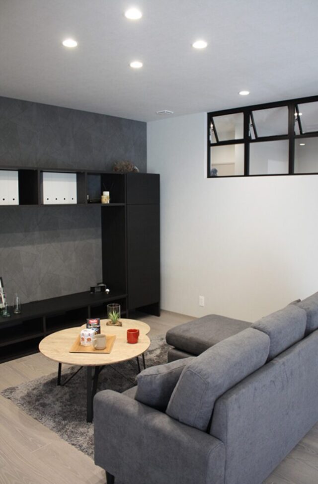 コンパクトな動線で日々の暮らしを軽やかにするモダンな平屋 - 向洋ハウジング - リビング