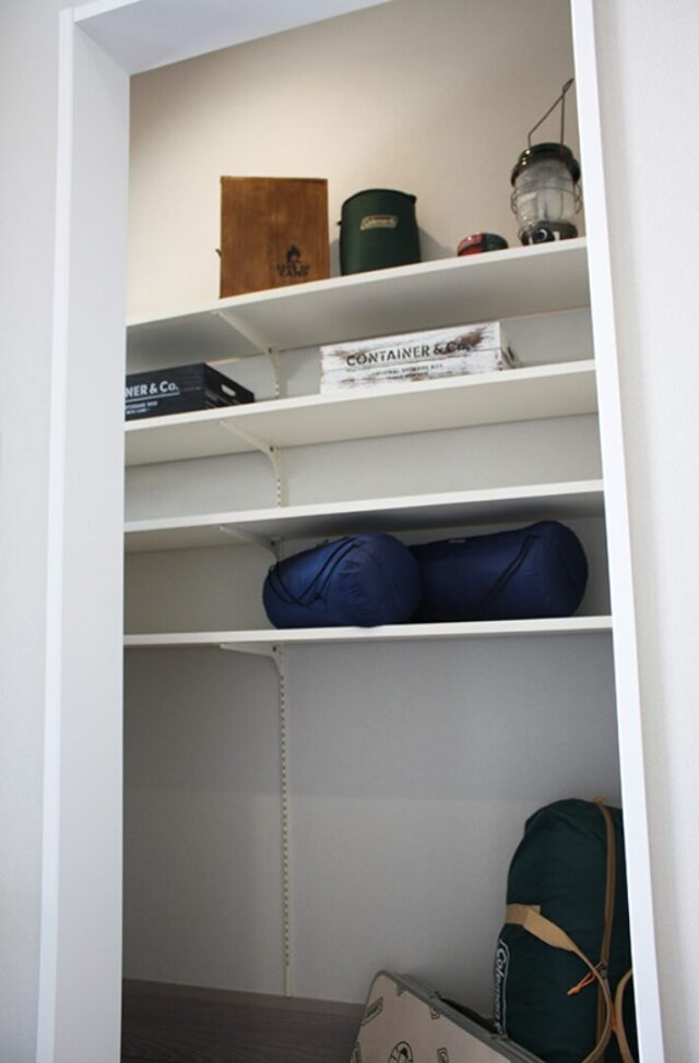 コンパクトな動線で日々の暮らしを軽やかにするモダンな平屋 - 向洋ハウジング - 収納