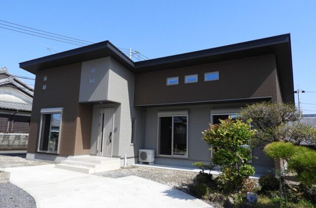 高い天井と機能美が調和する猫と暮らすコンパクトな平屋 - 向洋ハウジング - 外観