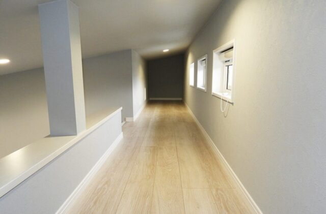 高い天井と機能美が調和する猫と暮らすコンパクトな平屋 - 向洋ハウジング - ロフト