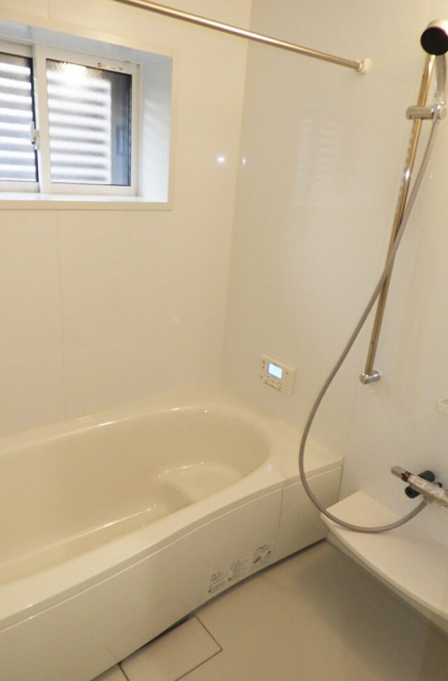 高い天井と機能美が調和する猫と暮らすコンパクトな平屋 - 向洋ハウジング - 浴室