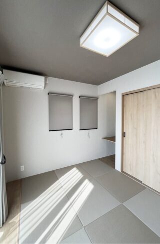 木目が心地よいナチュラルな室内とベージュのトーンで統一された外観の2階建て - 向洋ハウジング - 和室