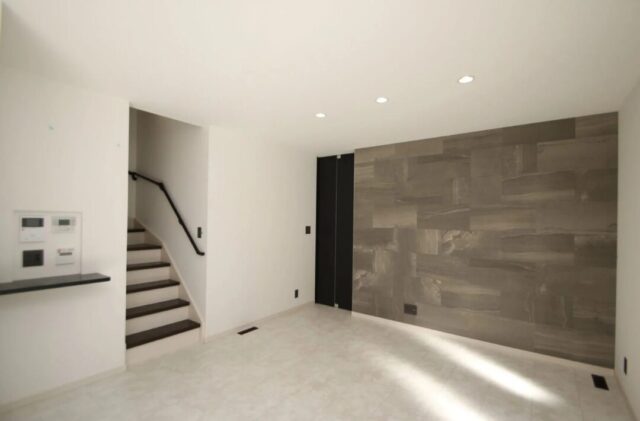 ホテルライク×モダンに優れた収納と動線を備えた2階建て - 向洋ハウジング - リビング