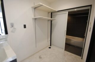 ホテルライク×モダンに優れた収納と動線を備えた2階建て - 向洋ハウジング - 水回り