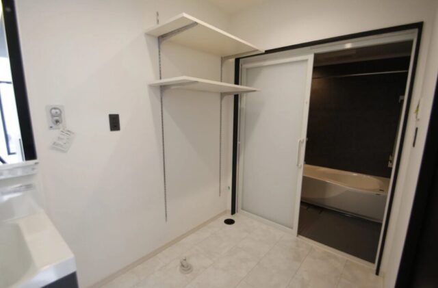 ホテルライク×モダンに優れた収納と動線を備えた2階建て - 向洋ハウジング - 水回り