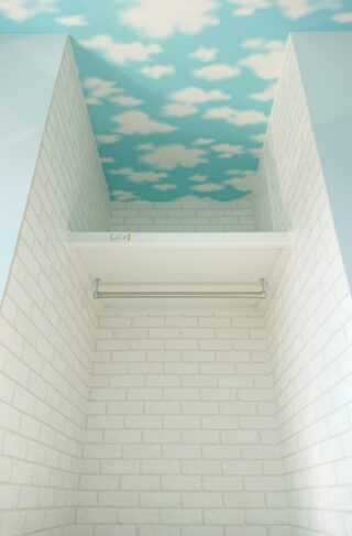 アクセントクロスで彩る鮮やかな住空間の2階建て - マルケンホーム - 収納