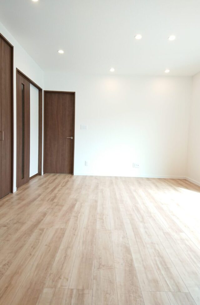 豊富な収納を備えたリラックスできる2階建て - マルケンホーム - リビング