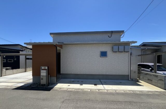 豊富な収納を備えたリラックスできる2階建て - マルケンホーム - 外観
