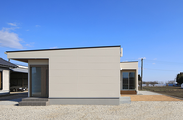 シャープでミニマルなフォルムの時短で快適な平屋建て - 森建築