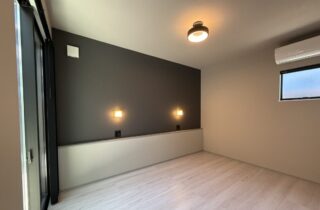 ホテルライクな美しさと高い機能性が両立するモダン×クールな住まい - 森建築 - 洋室