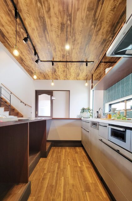 キッチン - 日大建築 - 重厚な佇まいの中二階がある趣味を楽しめるお家