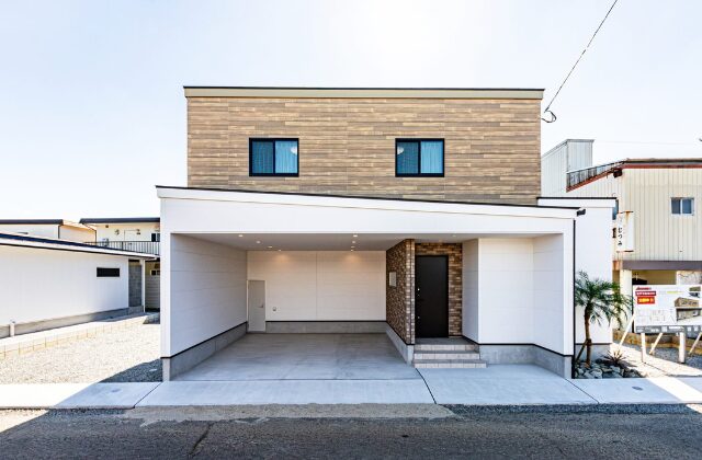大人かっこいいブルックリンスタイルの吹抜けがある2階建て