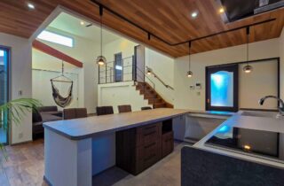 倉庫と中二階が暮らしを広げるお洒落なキッチンのある機能美あふれる住まい - 日大建築 - キッチン