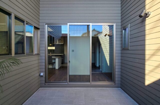 倉庫と中二階が暮らしを広げるお洒落なキッチンのある機能美あふれる住まい - 日大建築 - デッキ