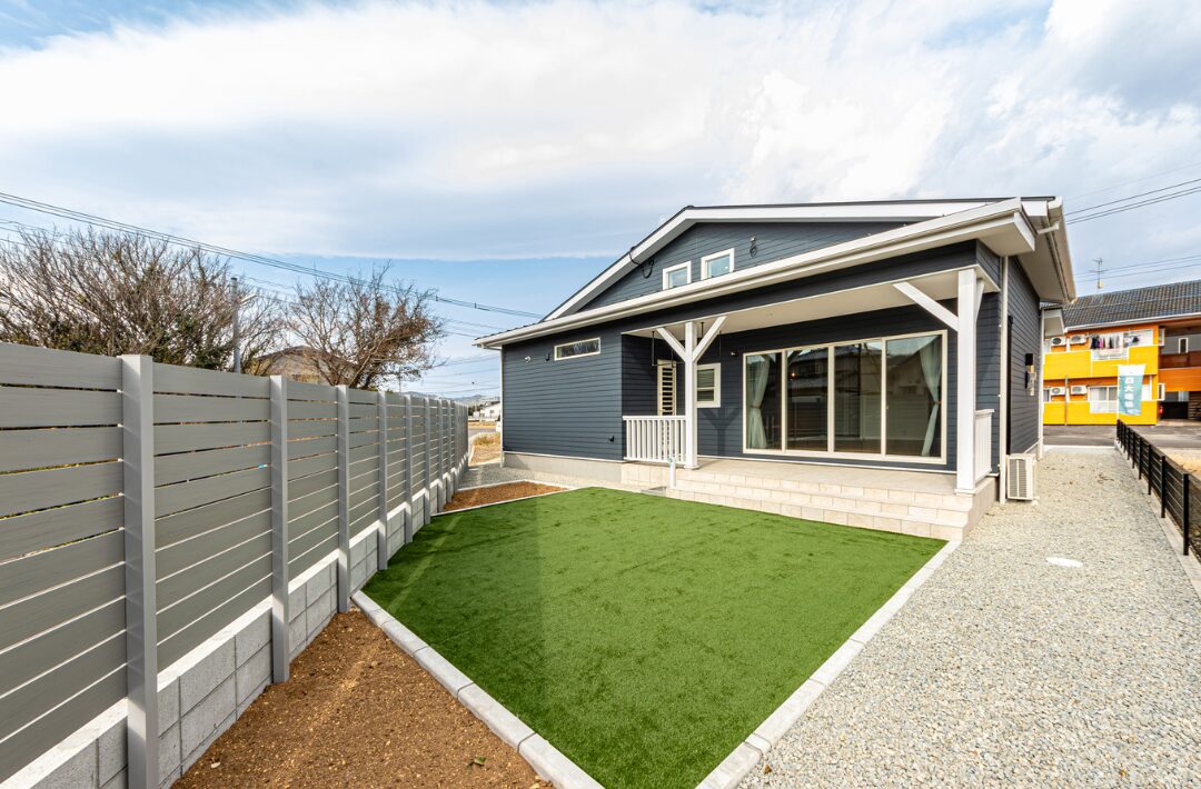 木目と化粧梁が映える家事ラクを叶えた機能美あふれる開放的な平屋