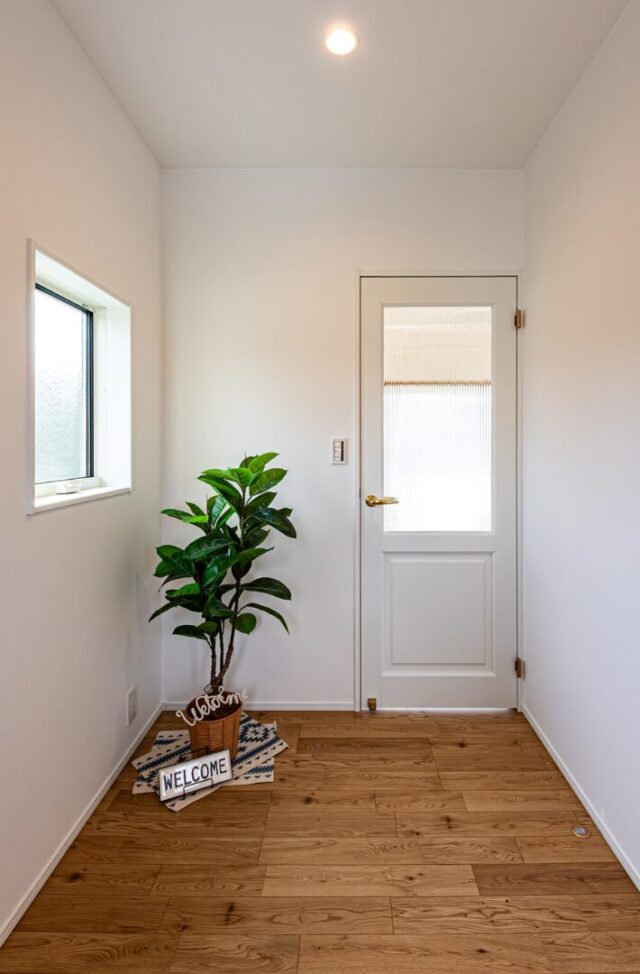 木目と化粧梁が映える家事ラクを叶えた機能美あふれる開放的な平屋 - 日大建築 - 室内