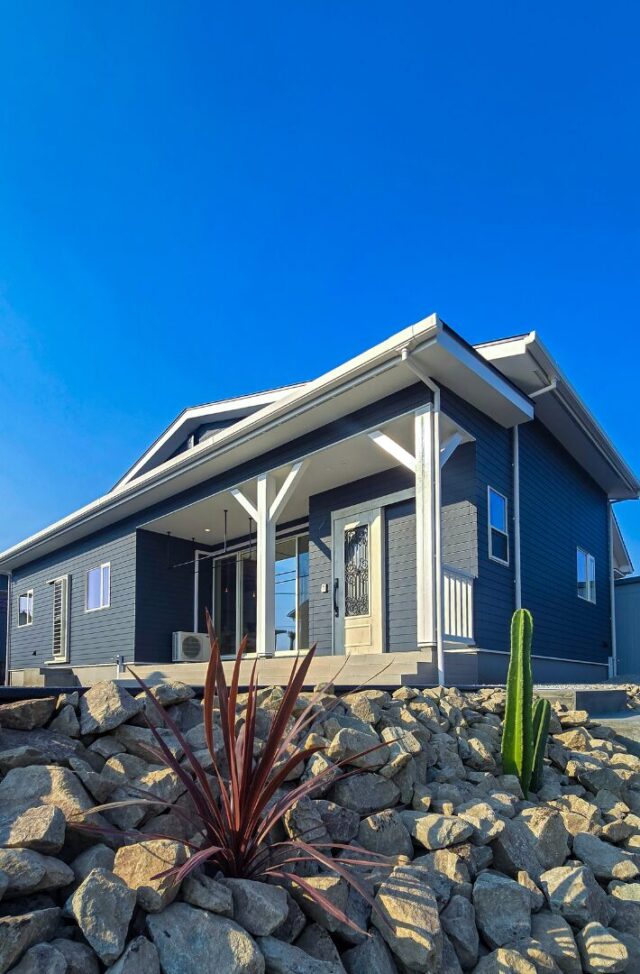 石張りで魅せる光あふれるLDKとフラットに繋がる畳スペースのあるナチュラル平屋 - 日大建築 - 外観