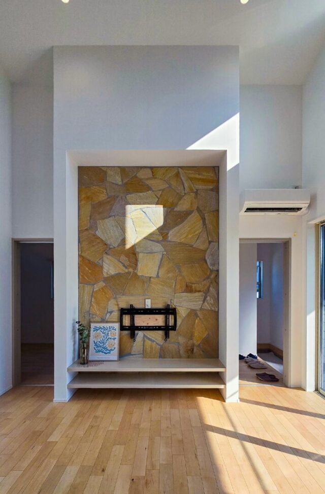 石張りで魅せる光あふれるLDKとフラットに繋がる畳スペースのあるナチュラル平屋 - 日大建築 - リビング