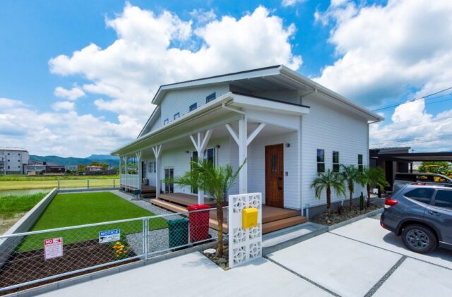 趣味を愉しむスキップフロアがあるカリフォルニアスタイルの平屋 - 日大建築 - 外観・外構