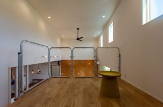 趣味を愉しむスキップフロアがあるカリフォルニアスタイルの平屋 - 日大建築 - スキップフロア