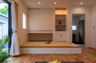 小上がり畳と充実の収納を備えた木のぬくもりに包まれるナチュラルな住まい - 日大建築 - 小上がり和室