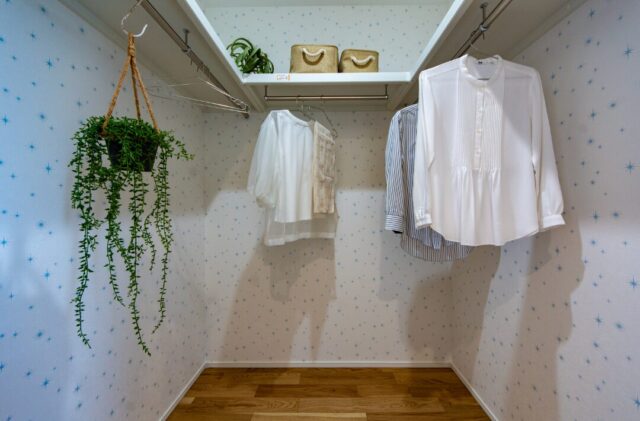 小上がり畳と充実の収納を備えた木のぬくもりに包まれるナチュラルな住まい - 日大建築 - WIC