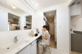 心地よい北欧テイストと機能的な回遊動線のある平屋 - 七呂建設 - 洗面台