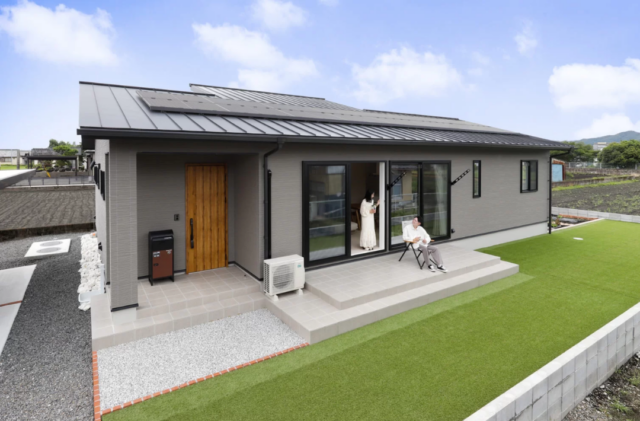 一直線の動線とスキップフロアで美しく暮らすシンプルな平屋 - 七呂建設 - 外観