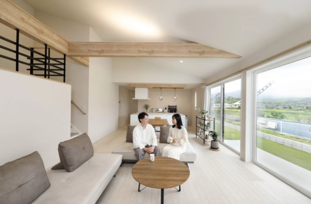 一直線の動線とスキップフロアで美しく暮らすシンプルな平屋 - 七呂建設 - LDK