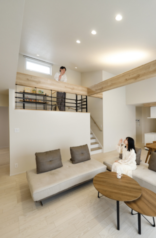 一直線の動線とスキップフロアで美しく暮らすシンプルな平屋 - 七呂建設 - スキップフロア