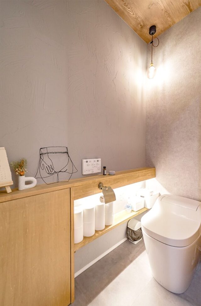 ブラック外壁が圧倒的な存在感を醸し出すデザイン性と機能性が両立した平屋 - トータルハウジング - トイレ